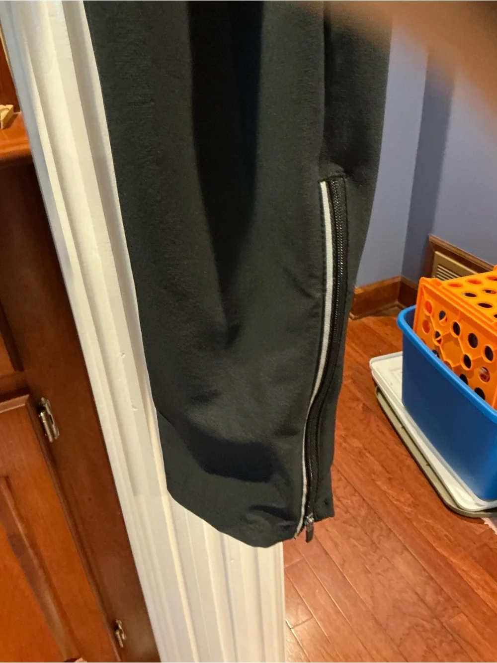 Nike Black Men's Athletic Running Pants with White Swoosh Size large